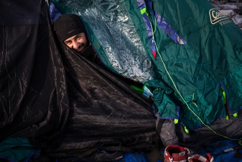Camp de Grande-Synthe 10 janvier 2016, France, camp de réfugiés de Grande-Synthe. Un homme venu du Kurdistan Irakien dans sa tente.