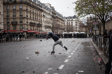  Samedi 9 avril 2016, Paris, place de la Nation. Sixième journée de manifestation contre la Loi Travail en un mois. Des affrontements violents ont eut lieu à l'arrivée du cortège à Nation.