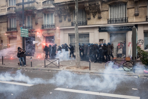  Mardi 14 juin 2016, Paris. De violents affrontements ont débuté au niveau de l'hôpital Necker. De nombreux blessés et nombreuses casses sont à déplorer sur le parcours.