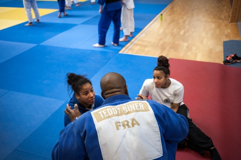  Mardi 22 mars 2016, INSEP, Paris. Teddy Riner lors d'une session d'entrainement collectif à l'INSEP, en pr'paration aux Jeux Olympiques de Rio au Brésil. Les jeunes judokas qu'il côtoie à l'Insep sont avides de ses conseils.